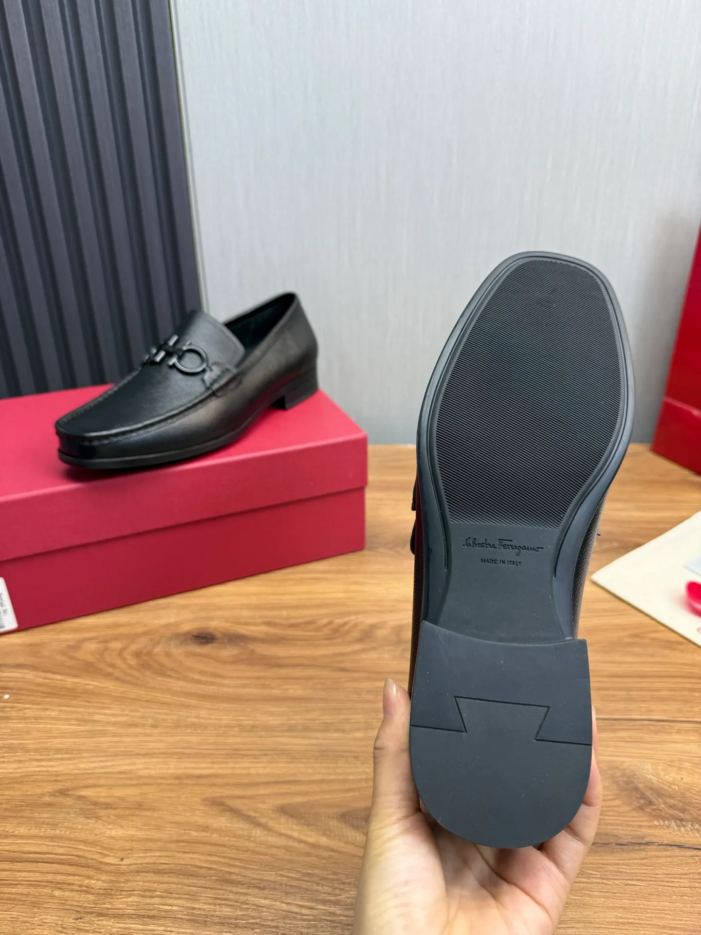 Men's shoes 💰760💰 Ferragamo. [Ferragamo] Men's Loaf leather shoes, the latest hot style, 1:1 original purchase quality, top quality, imported open-edge beaded cowhide leather on the upper, hand-made three-dimensional stitching highlights the round toe design, the inner feet are made of imported cowhide, with original wear-resistant rubber outsole, matching code 39-44, (38, 45 custom-made, non-refundable)